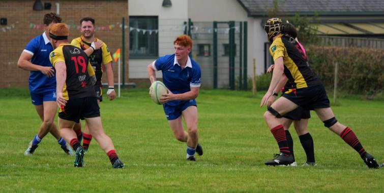 Nippy Blues scrum half Ioan Hawkridge-Jones in action (William John)